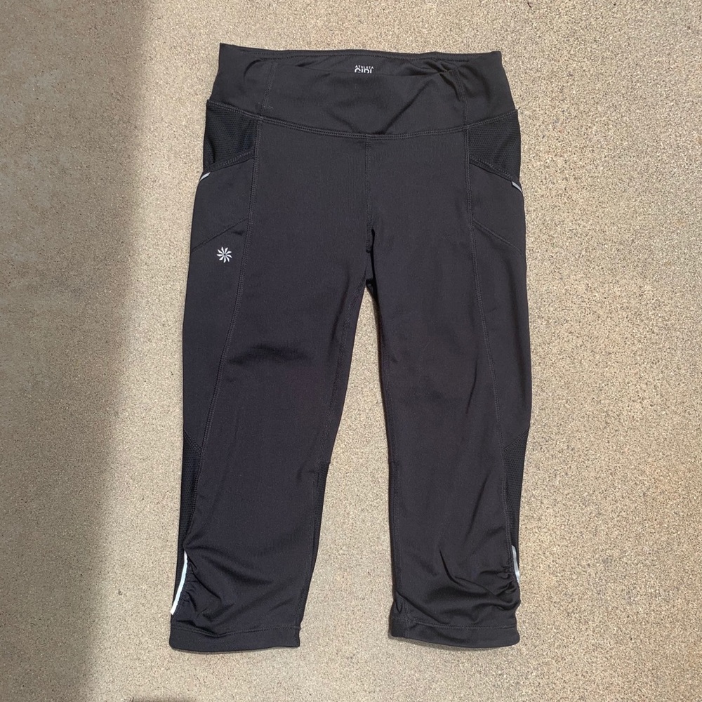 Athleta Girl Back and Side Pocket Capri Leggings